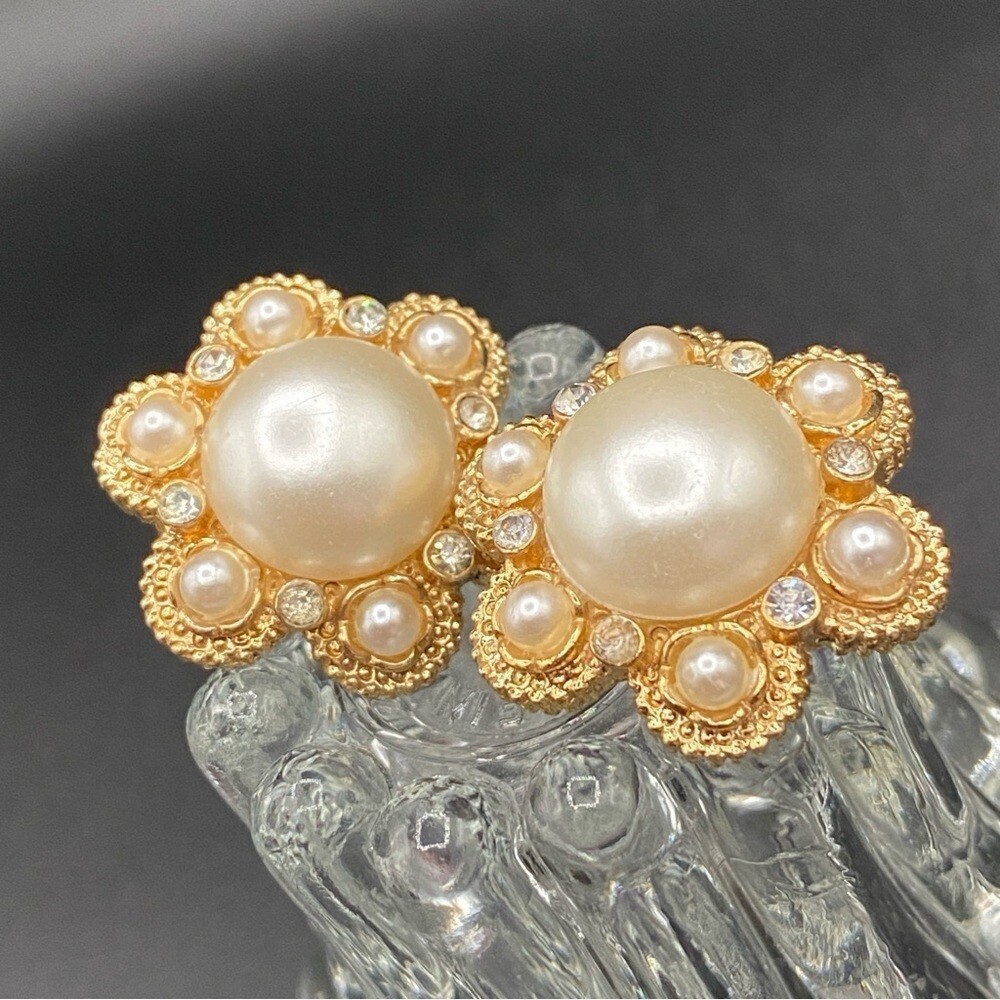 Vintage Sarah Coventry MOONLIGHT Earrings from 1973 with faux pearl centre